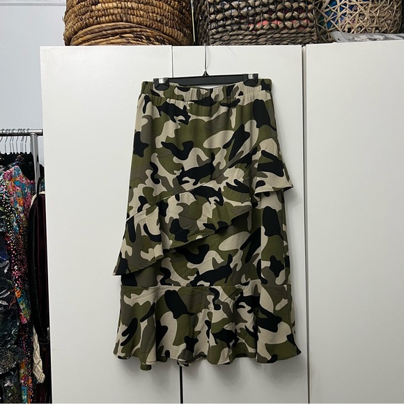 ASOS Black Green & Khaki Camo Midi Asymmetrical Tiered Ruffle Warp Skirt Sz L - Picture 2 of 14